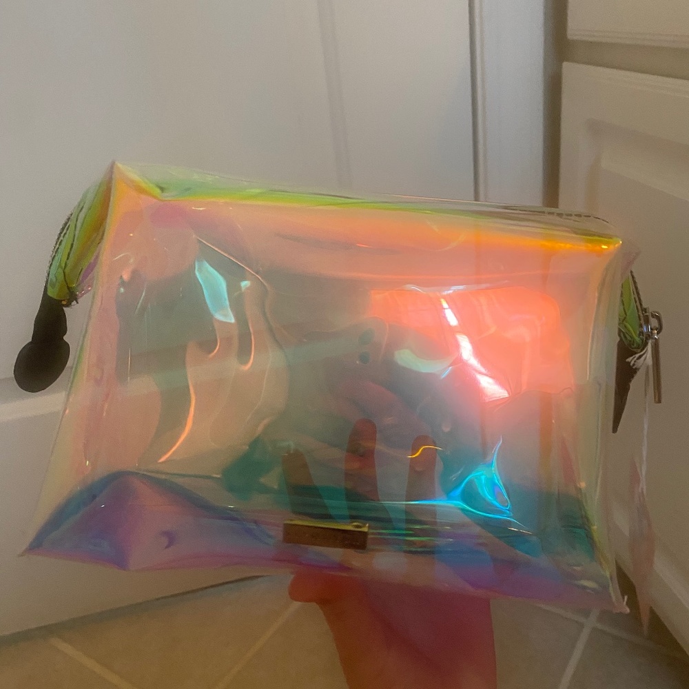 🎀•A STUNNING 🤩 MAKEUP BAG FROM SKINNY DIP•🎀